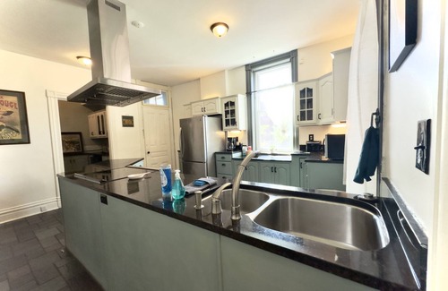Shaw House | Spacious + Historic 3-story Home Private Driveway Sleeps 16 Convenient Location!