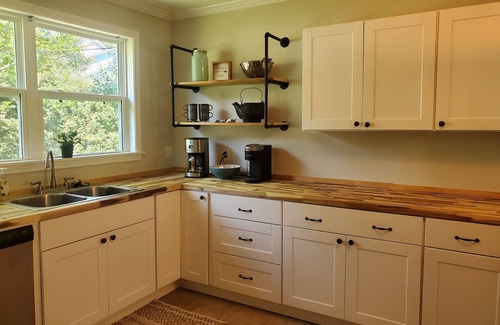 Tupelo House | Spacious Historic Downtown home that sleeps up to 10!