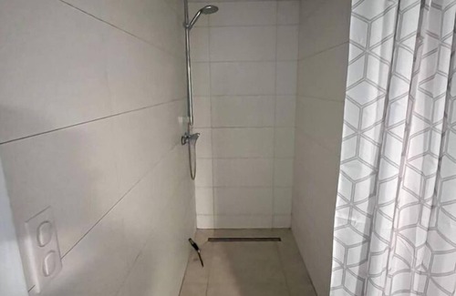 Caniac-du-Causse House | Spacious holiday home in Caniac-du-Causse with bubble bath