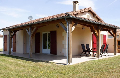 Les Forges House | Spacious Holiday Home in Les Forges with Swimming Pool