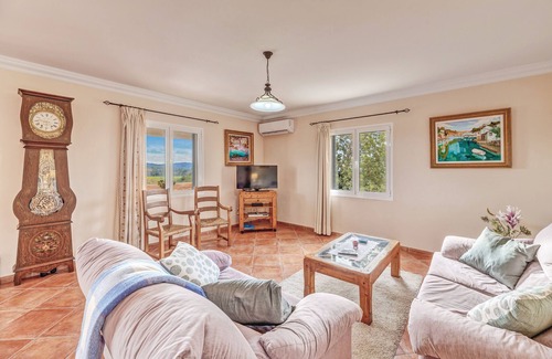Cas Concos House | Spacious Holiday Home Can Claret with Mountain View, Wi-Fi, Garden, Balcony, Terraces & Pool; Parking Available