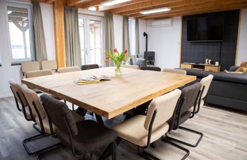 Municipality of Oirschot House | Spacious holiday home in Oirschot near forest