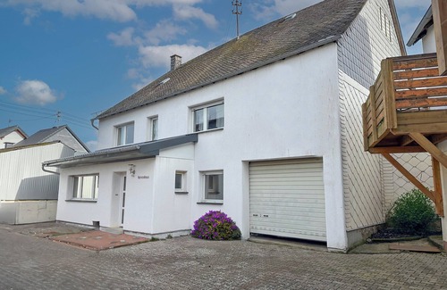 Morz House | Spacious holiday home with a large garden