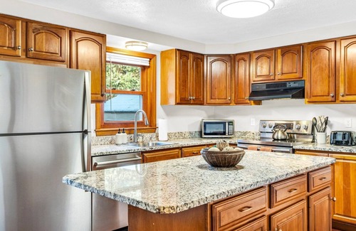 Scarborough House | Spacious Home 10 Mins From Portland & Beaches - Family Friendly, Sleeps 12!