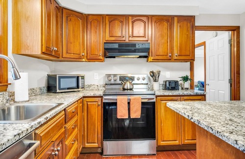 Scarborough House | Spacious Home 10 Mins From Portland & Beaches - Family Friendly, Sleeps 12!