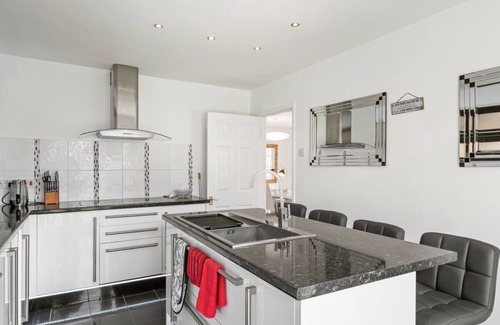 Portmellon House | Spacious Home 5 min Walk to Portmellon Beach