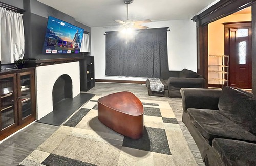 Evansville House | Spacious Home close to Downtown