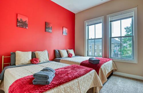 Metropolitan Apartment | Spacious Home for 14PPL - 2 King Beds - Close to DT, Starland & Forsyth - Private Yard & Parking