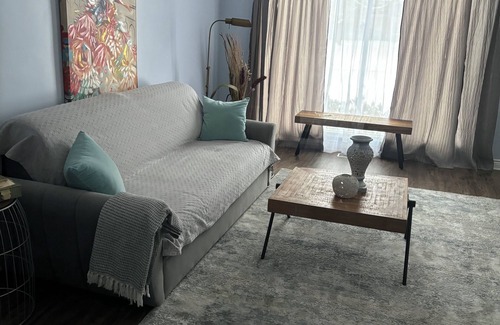 Niagara Falls House | Spacious Home in Niagara - Sleeps up to 10 guests, 10 mins to the Falls
