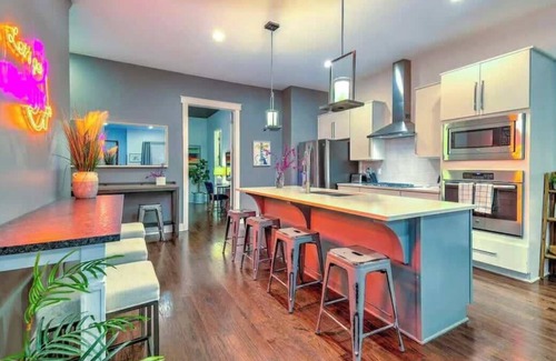 Edgehill House | Spacious Home in The Gulch, 14 beds, Skyline Views, best location in Nashville!
