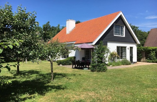 Nieuw-Haamstede House | Spacious home, close to the beach, quietly located in beautiful surroundings