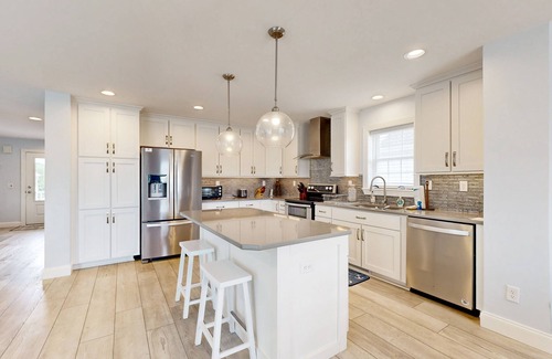 Keen-Wik On the Bay House | Spacious home w/community boat launch, dock, patio, W/D, & AC