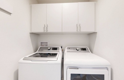 Keen-Wik On the Bay House | Spacious home w/community boat launch, dock, patio, W/D, & AC