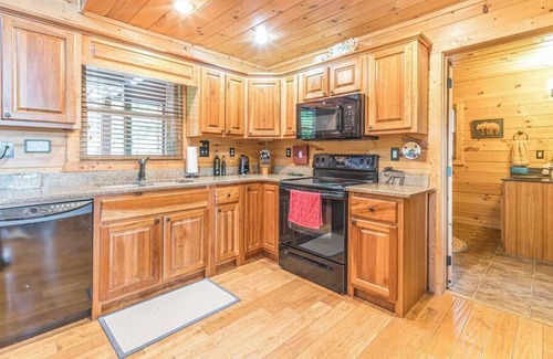 Cherry Log House | Spacious Home w/Views, Hot Tub & All Paved Access