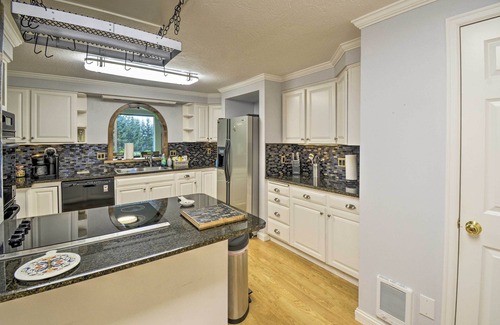 Sequim House | Spacious Home w/Yard, 20 Miles to Olympic NP