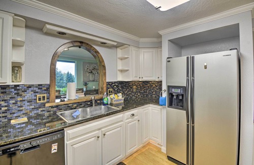 Sequim House | Spacious Home w/Yard, 20 Miles to Olympic NP