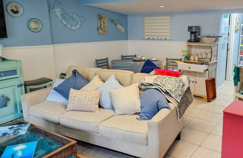 Chassahowitzka House | Spacious home with private yard, 2 kitchens, close to springs