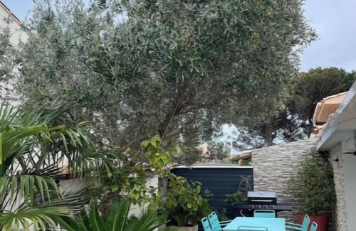 Carnon-Plage House | Spacious house close to the sea with swimming pool