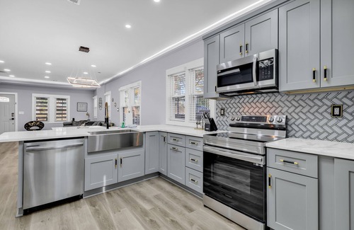 Villa Heights House | Spacious House in Charlotte