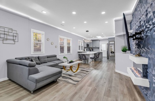 Villa Heights House | Spacious House in Charlotte
