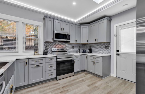 Villa Heights House | Spacious House in Charlotte