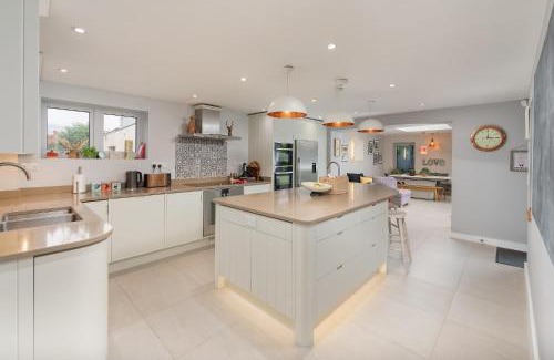 Cheddar House | Spacious House in the Heart of Cheddar