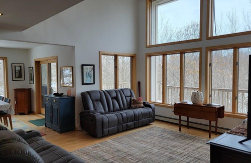 Cedar House | Spacious House near beaches, lakes, golf courses and wineries