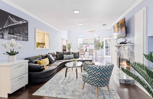 Fountain Valley House | Spacious House Minutes to Disneyland * Beach * Big Private Yard* Game Room