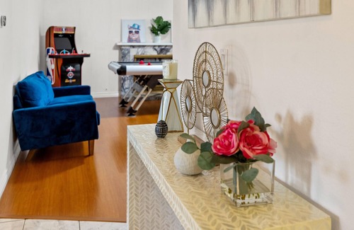 Fountain Valley House | Spacious House Minutes to Disneyland * Beach * Big Private Yard* Game Room