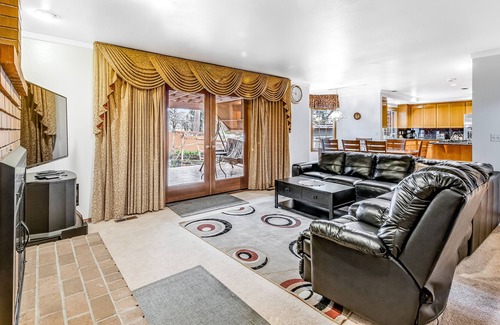Federal Way House | Spacious house w/basketball court surrounded by trees & great location!