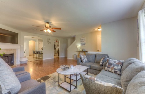Gray's Creek House | Spacious house with garage