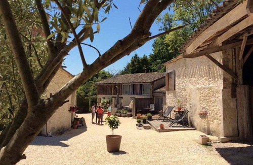 Courbiac House | Spacious house with 3 bedrooms and their own bathroom and toilet.