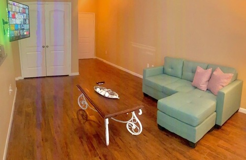 Clodine Apartment | ⭐️Spacious King Bed Apt. ⭐️ Near Hobby ✈️