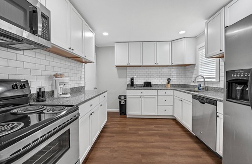 La Marque House | Spacious La Marque Home w/King Bed & Modern Perks