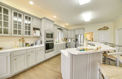 Cadiz House | Spacious Lakefront Kentucky Home Rental!