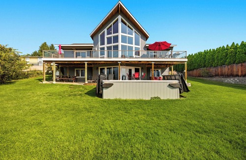 Manson House | Spacious Lakeview Retreat w/Hot Tub & Game Room!