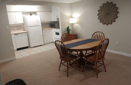 West Vancouver Apartment | Spacious, Light & Bright West Van Suite