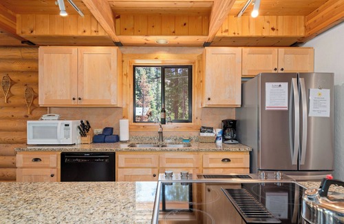 Leavenworth Cabin | Spacious Lodge with Private Beach Access