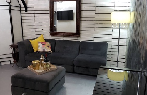 Western Division House | Spacious Loft King-Bed & Sofa centrally-located #1