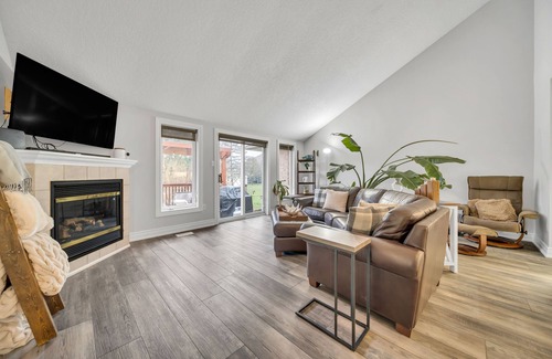 Elora House | Spacious loft Townhouse