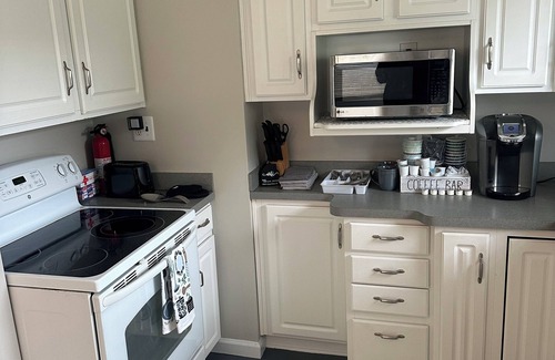 Bashford Manor House | Spacious Louisville Bungalow Close to Everything! 4 Beds/2 Full Baths