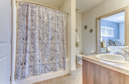 SoNo Apartment | Spacious Lux 1BD|Heart of ATL|4K TV|Self-Check In|Loaded Kitchen & Bathroom
