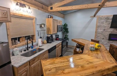 Laurelville Cabin | Spacious Lux Cabin. Close to HH State Park & More!