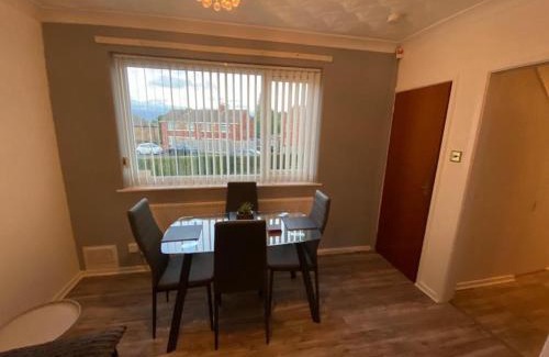 Doncaster House | Spacious Luxurious Serviced Accommodation 3