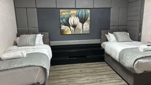 Wolverhampton House | Spacious Luxurious Serviced Accommodation 5