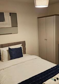 Wolverhampton House | Spacious Luxurious Serviced Accommodation 5