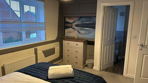 Wolverhampton House | Spacious Luxurious Serviced Accommodation 5