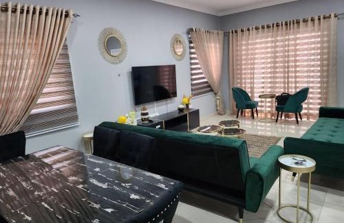 Tema House | Spacious Luxury 3Bed Hse in Tema - Netflix Wi-fi