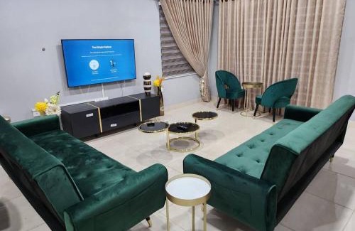 Tema House | Spacious Luxury 3Bed Hse in Tema - Netflix Wi-fi