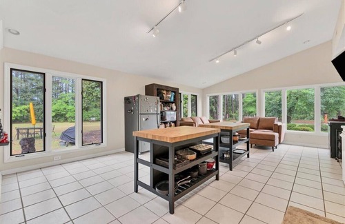 Southern Pines House | Spacious Master Bed & Bath for rent in Southern Pines with WiFi and AC